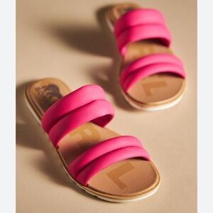 Sorel Ella |I Puff Slide Sandal in Fuchsia Fizz/Hot Pink